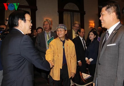 President Truong Tan Sang meets overseas Vietnamese in the US  - ảnh 1